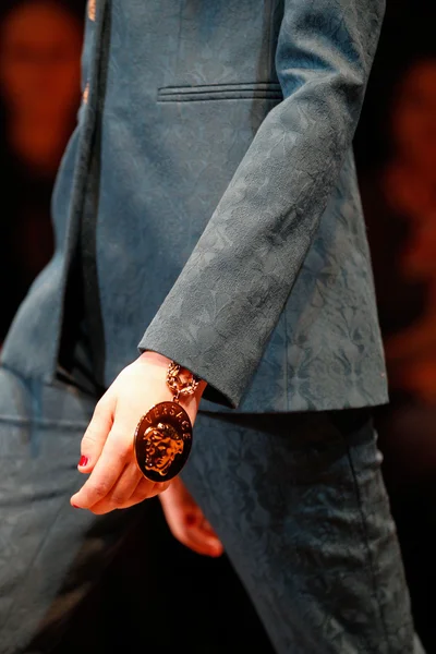 Look 30
